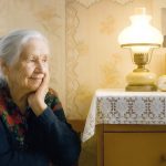 Старый снимок у окна