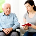Службы сиделок и патронажный уход: как выбрать помощника для пожилого человека