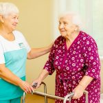 Как сохранять связь, если родитель живёт в пансионате